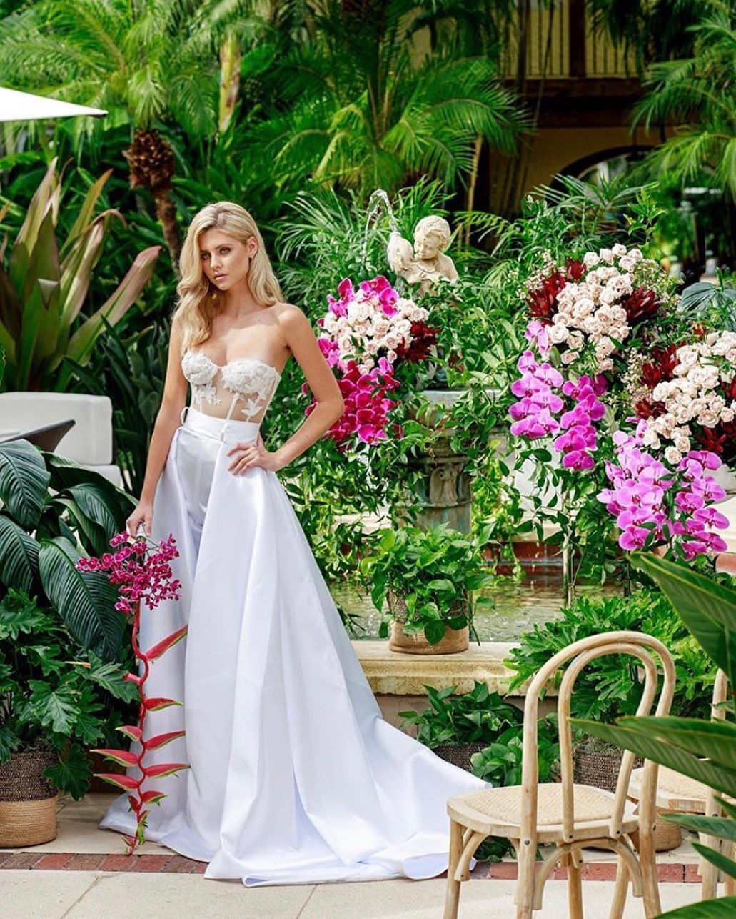 A Bridal posing near a Fountain at Brazilian Court 