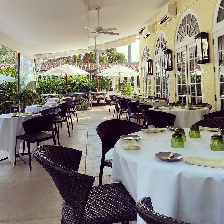 Outdoor dining in Dining Terrace at Brazilian Court