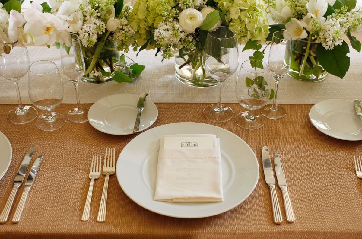 White flower dining decoration at Brazilian Court 