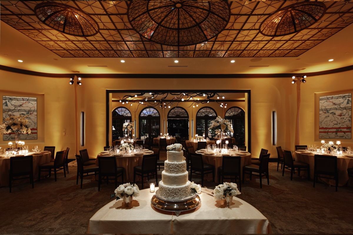 Wedding cake arrange on the table at Brazilian Court 